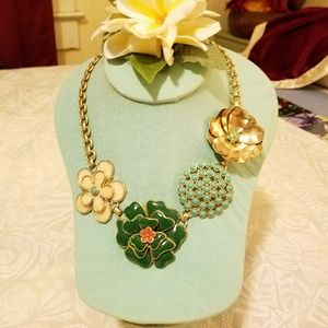 GOLD MULTI FLOWER NECKLACE